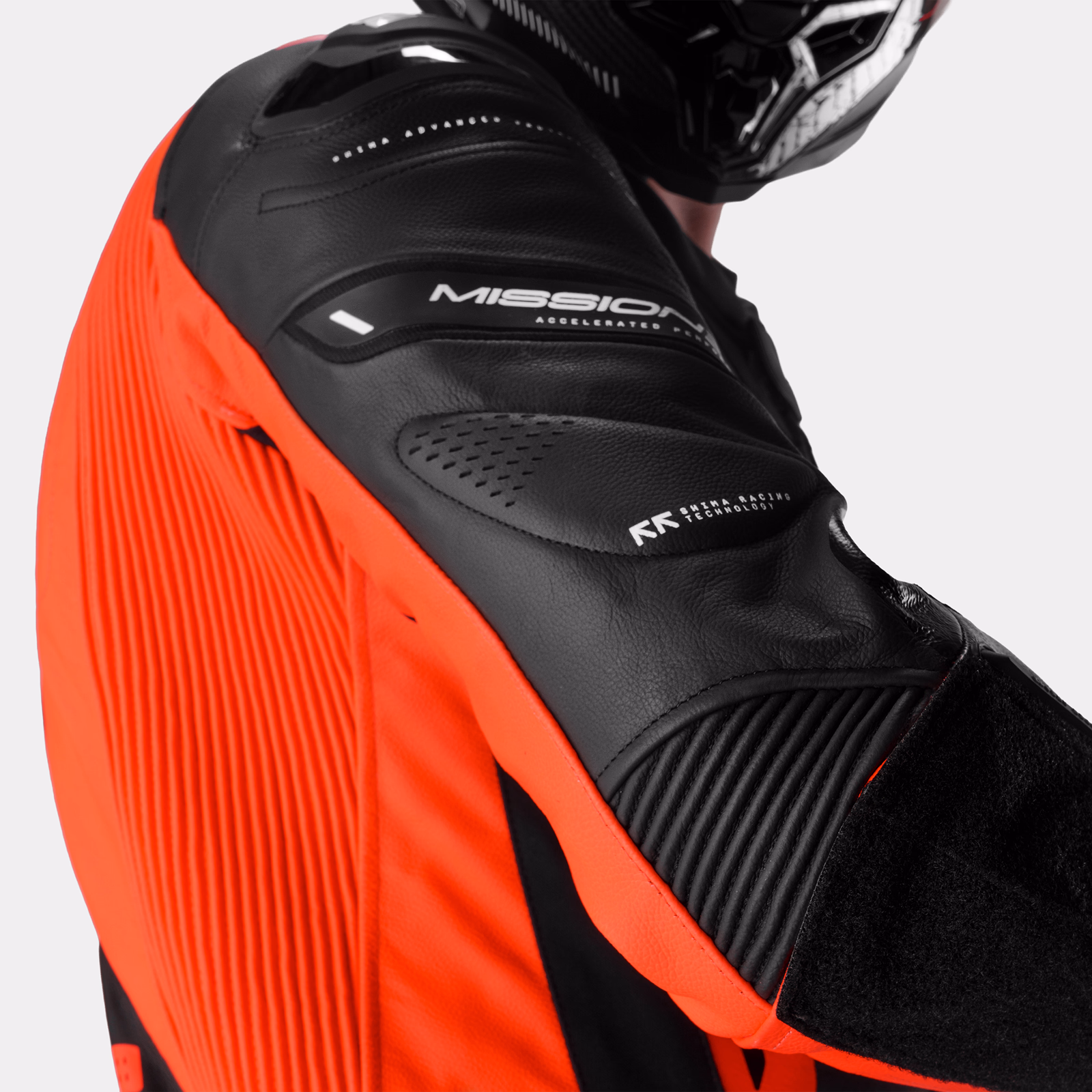 06_SHIMA_MISSION RS_SUIT_MEN_BLACK RED