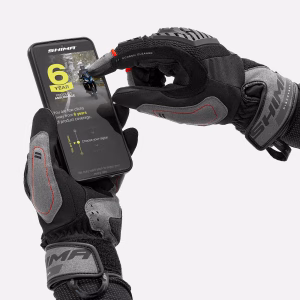 07_SHIMA_STREAM_RED_MEN_GLV_2500x2500