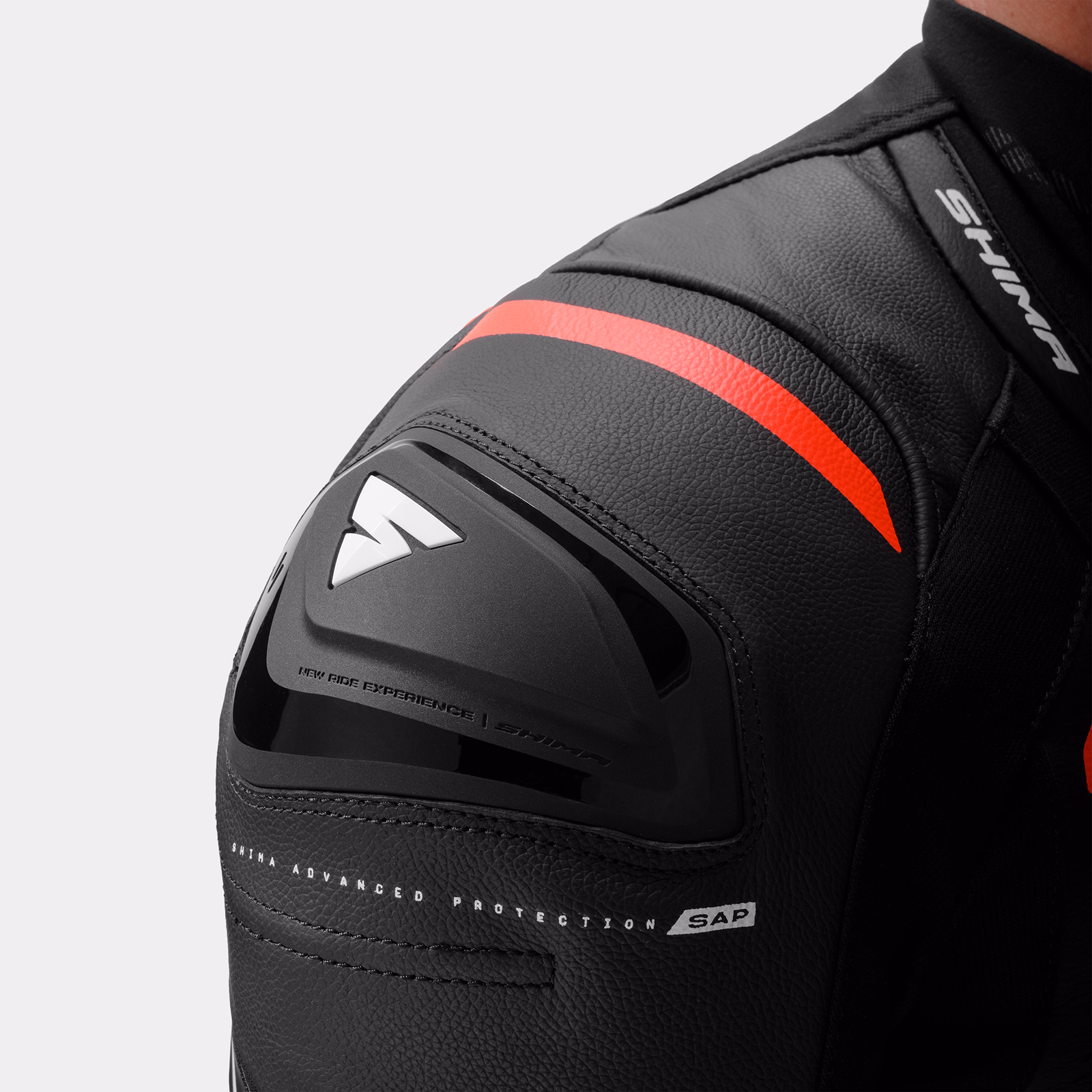 08_SHIMA_MISSION RS_SUIT_MEN_BLACK RED