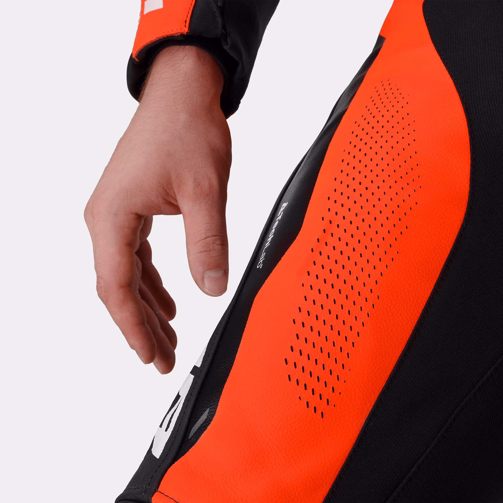 14_SHIMA_MISSION RS_SUIT_MEN_BLACK RED
